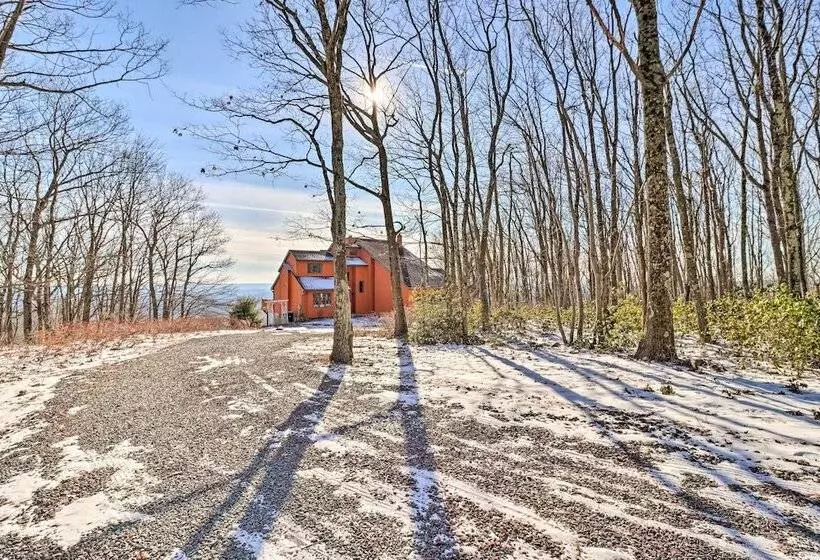 Albrightsville Home: Deck + Panoramic Valley View!