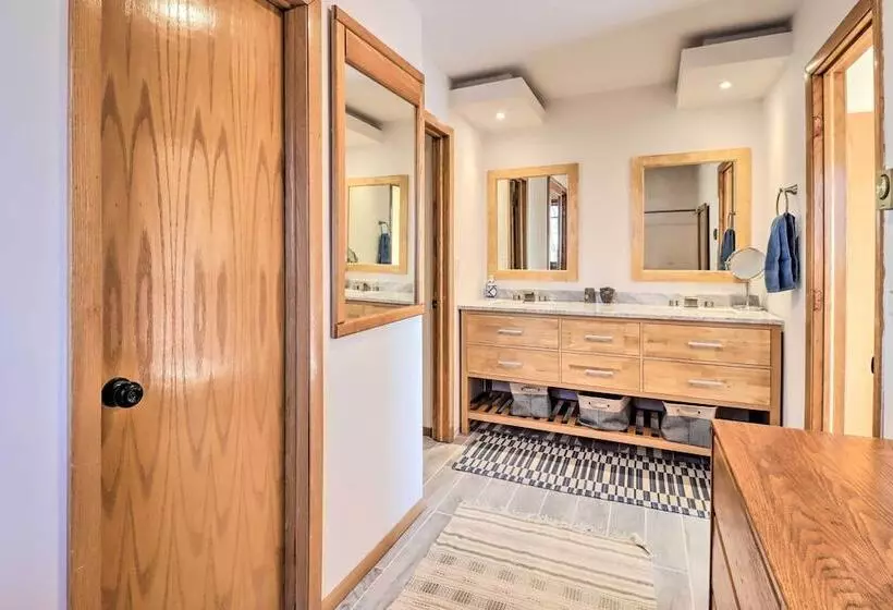 Albrightsville Home: Deck + Panoramic Valley View!