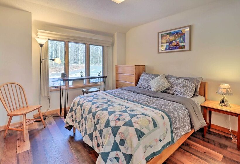 Albrightsville Home: Deck + Panoramic Valley View!