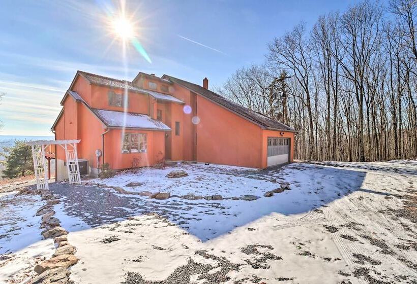 Albrightsville Home: Deck + Panoramic Valley View!