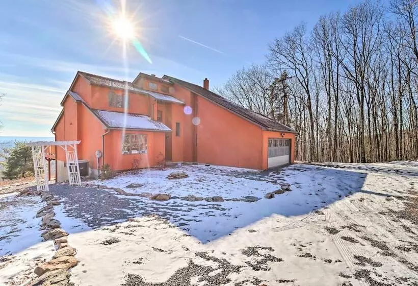 Albrightsville Home: Deck + Panoramic Valley View!