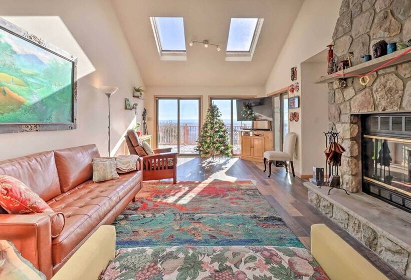 Albrightsville Home: Deck + Panoramic Valley View!