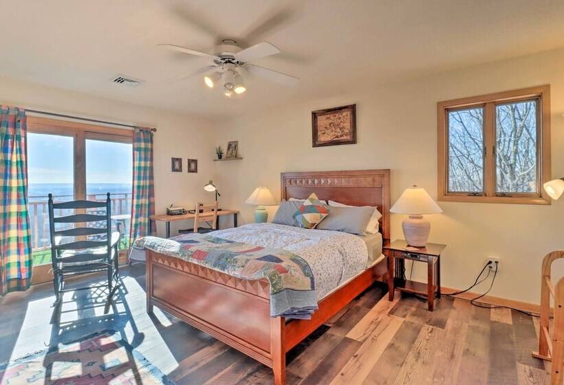 Albrightsville Home: Deck + Panoramic Valley View!