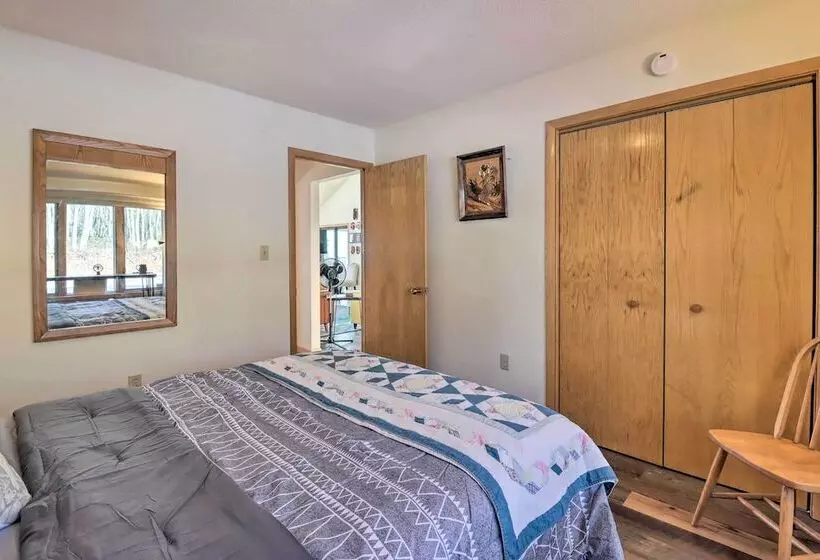Albrightsville Home: Deck + Panoramic Valley View!