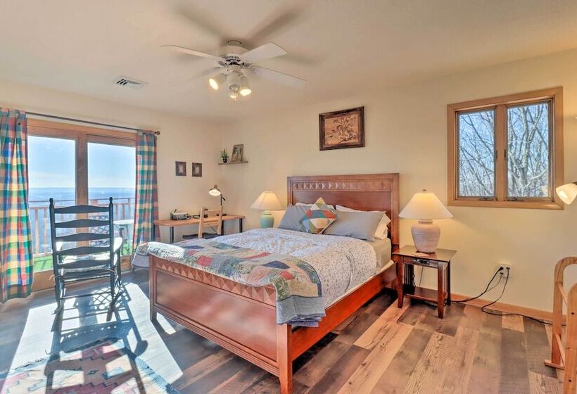 Albrightsville Home: Deck + Panoramic Valley View!