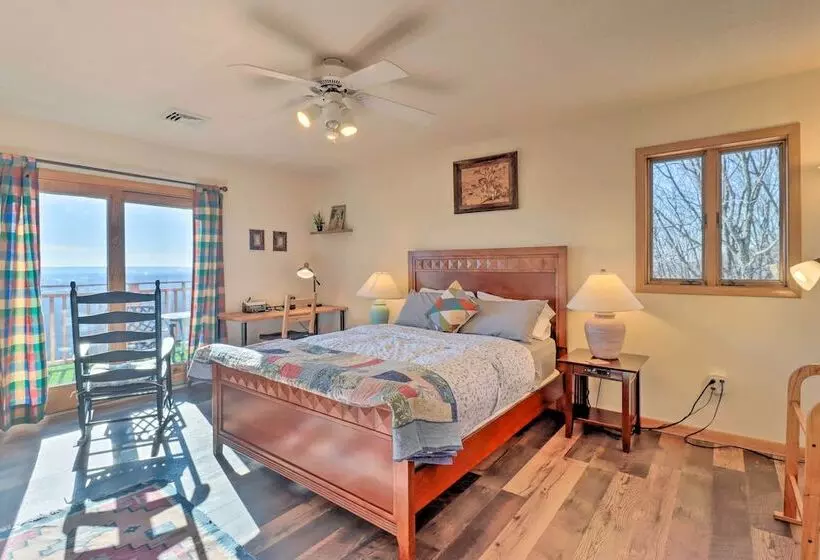 Albrightsville Home: Deck + Panoramic Valley View!