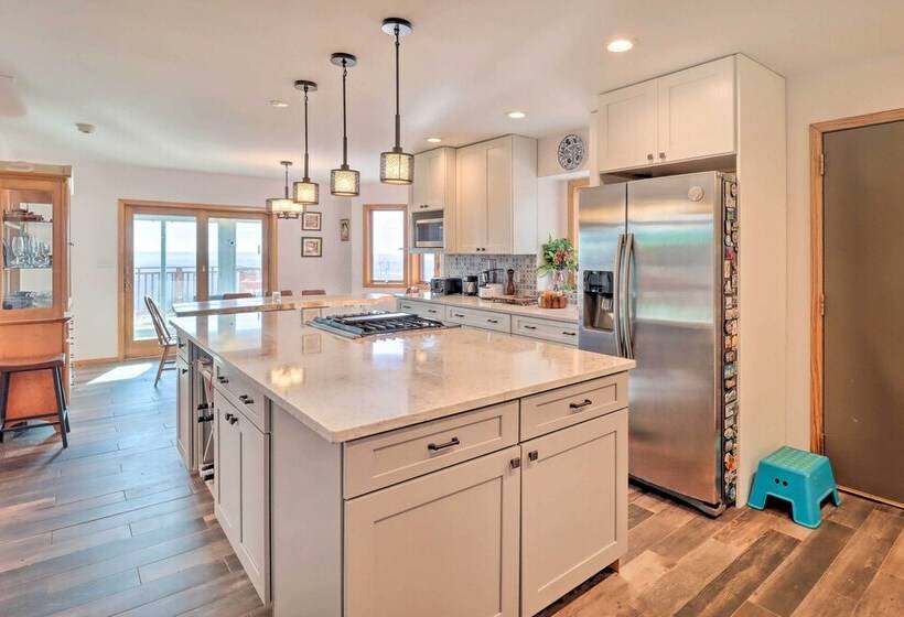 Albrightsville Home: Deck + Panoramic Valley View!