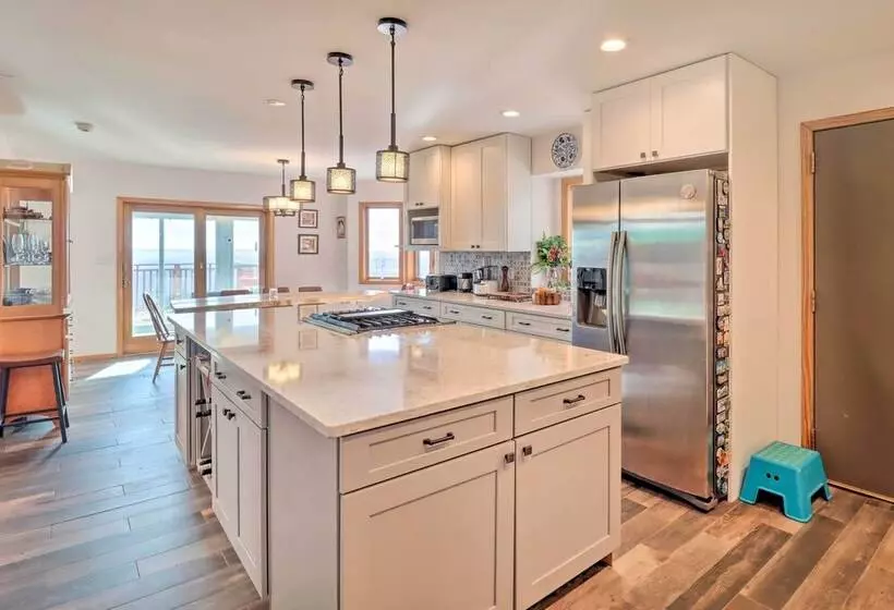 Albrightsville Home: Deck + Panoramic Valley View!