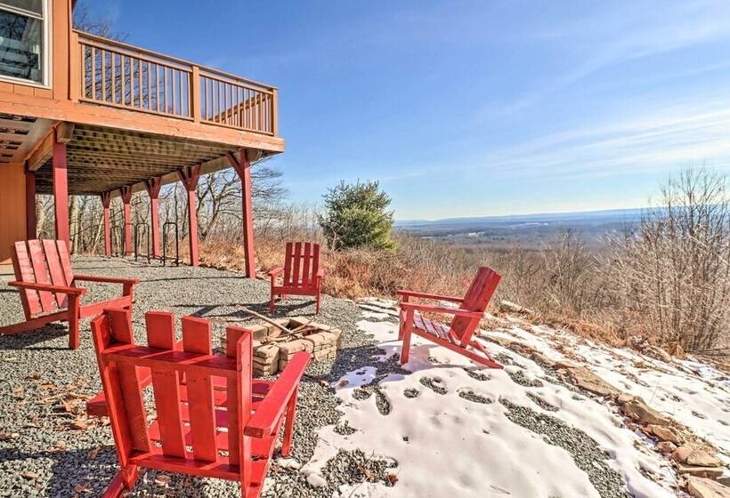 Albrightsville Home: Deck + Panoramic Valley View!