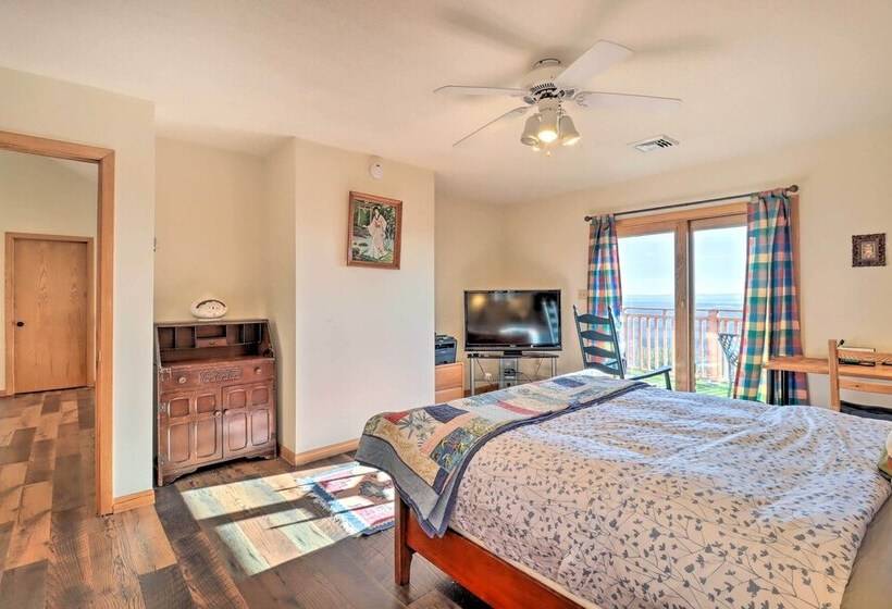 Albrightsville Home: Deck + Panoramic Valley View!