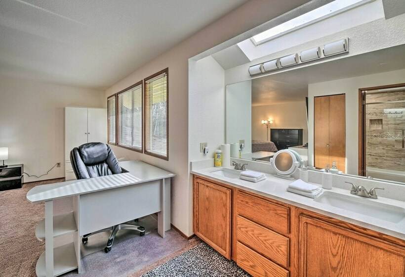 Auburn Home ~ 6 Mi To Saltwater State Park