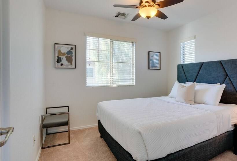 Bright Goodyear Home: Community Pool, Hot Tub