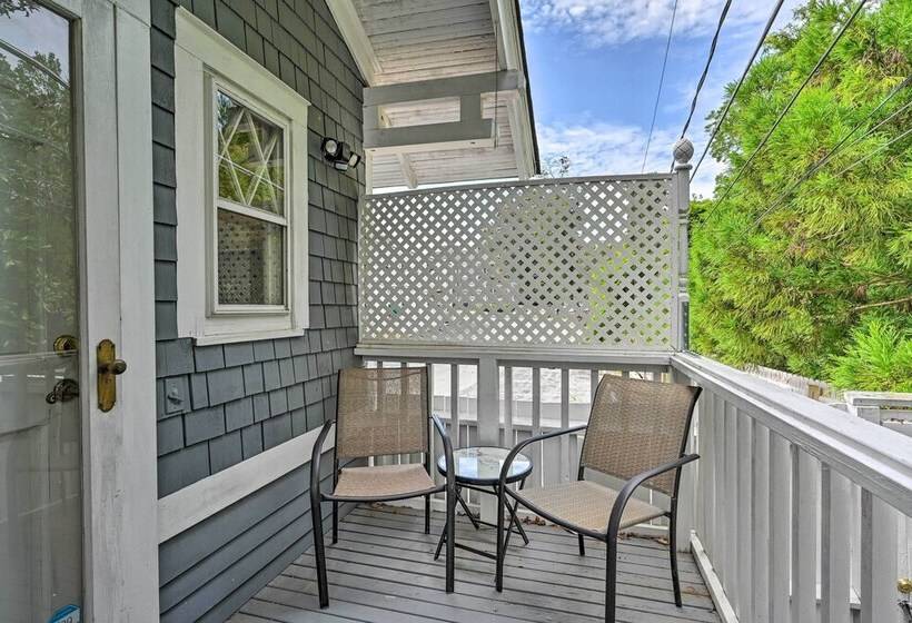 Bright Greensboro Escape ~ 1 Mi To Downtown