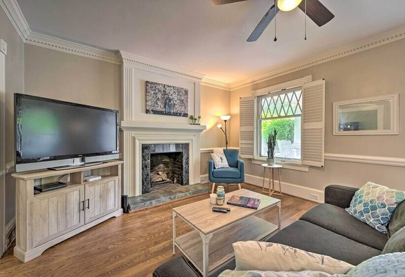 Bright Greensboro Escape ~ 1 Mi To Downtown