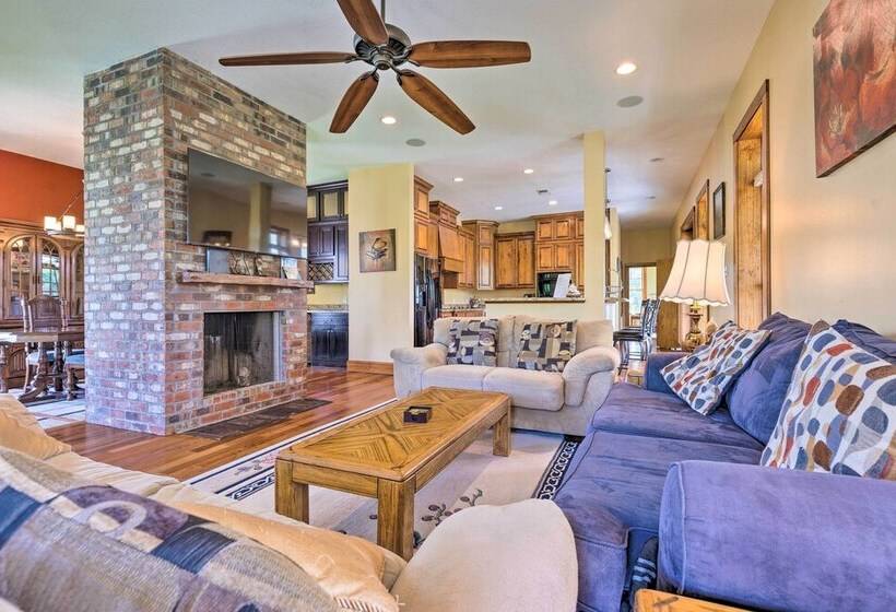 Bright Waveland Home   Walk To Beach Access!