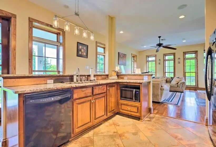 Bright Waveland Home   Walk To Beach Access!