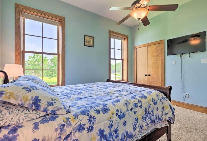 Bright Waveland Home   Walk To Beach Access!