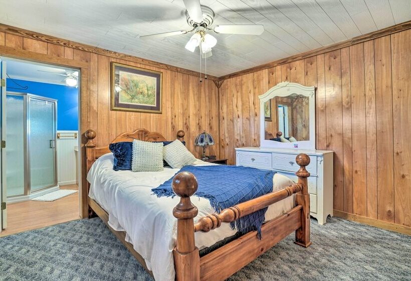 Charming Ingram Home W/ Yard & Furnished Patio!