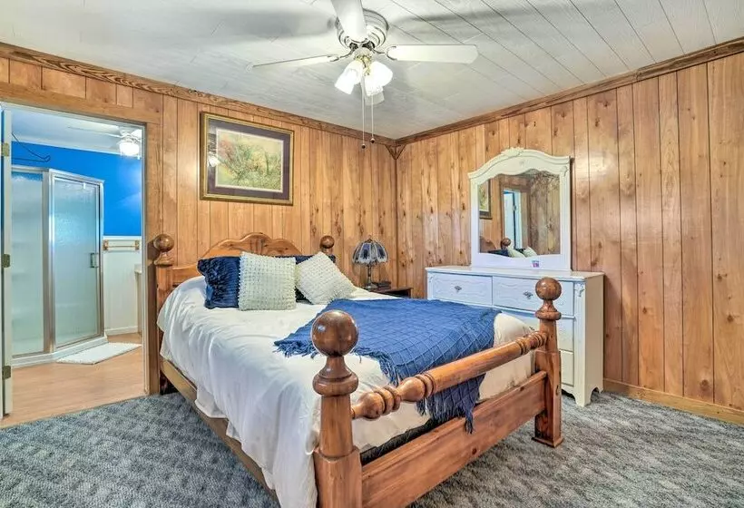 Charming Ingram Home W/ Yard & Furnished Patio!