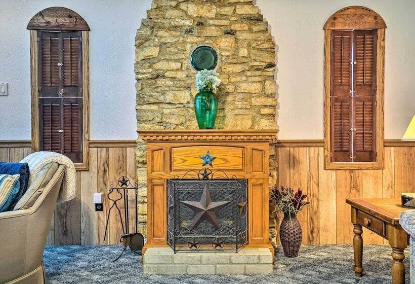 Charming Ingram Home W/ Yard & Furnished Patio!