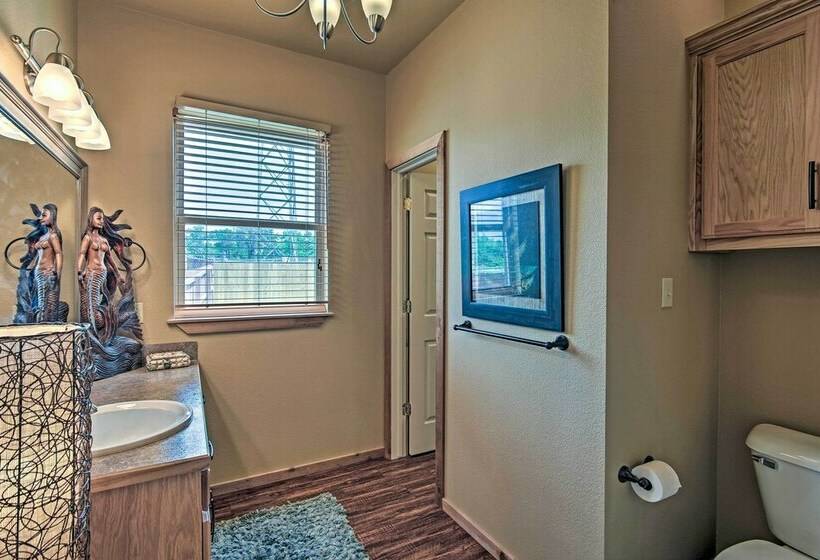 Charming Vian Retreat W/ Private Deck & Grills!