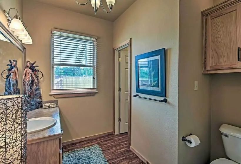 Charming Vian Retreat W/ Private Deck & Grills!