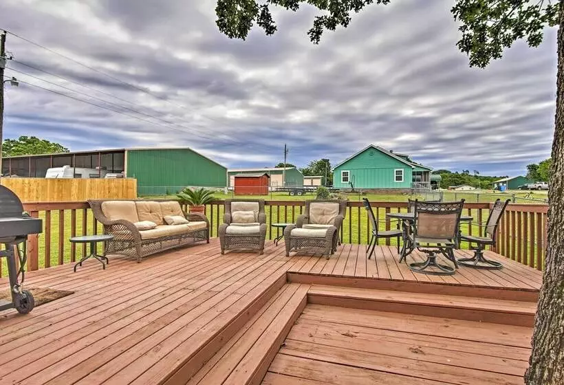 Charming Vian Retreat W/ Private Deck & Grills!