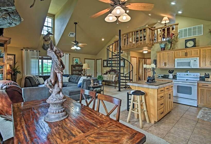Charming Vian Retreat W/ Private Deck & Grills!