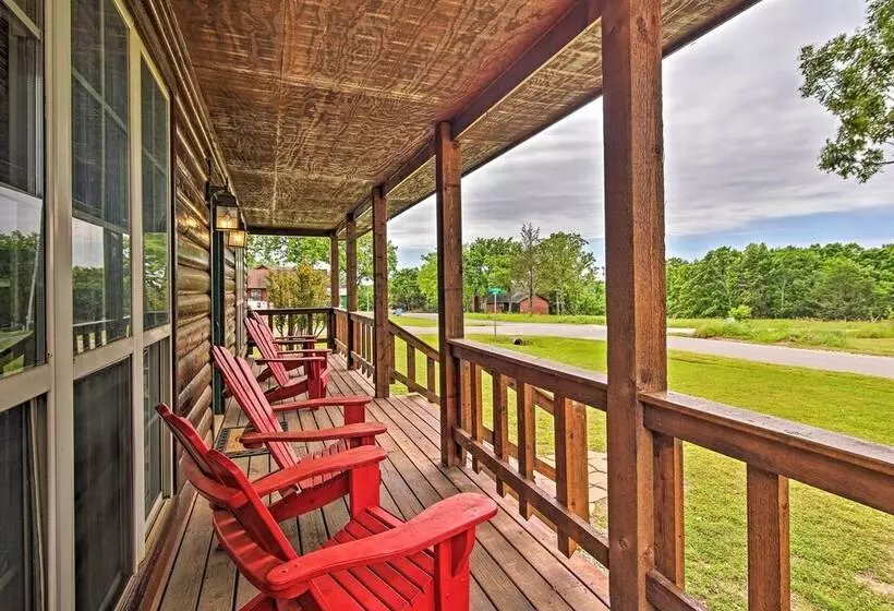Charming Vian Retreat W/ Private Deck & Grills!