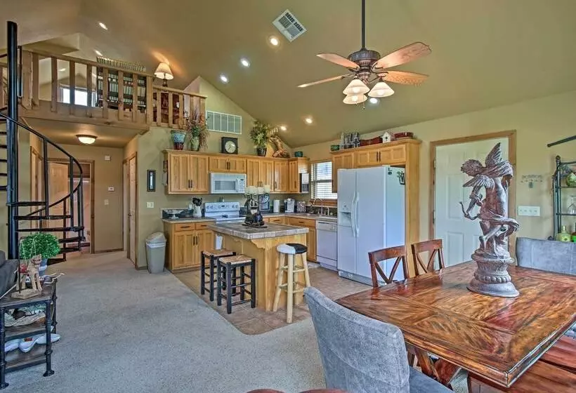 Charming Vian Retreat W/ Private Deck & Grills!