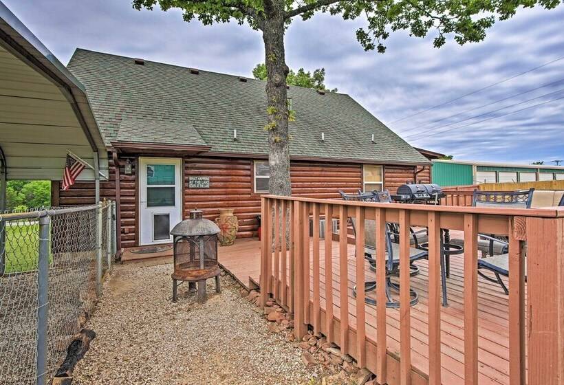 Charming Vian Retreat W/ Private Deck & Grills!