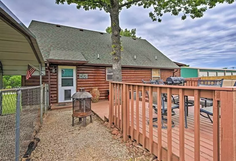 Charming Vian Retreat W/ Private Deck & Grills!