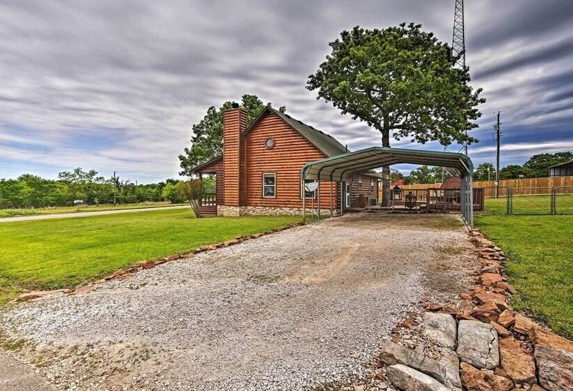 Charming Vian Retreat W/ Private Deck & Grills!