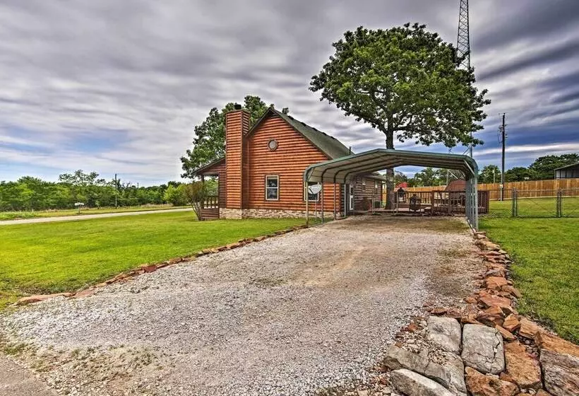 Charming Vian Retreat W/ Private Deck & Grills!