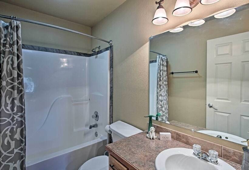 Charming Vian Retreat W/ Private Deck & Grills!