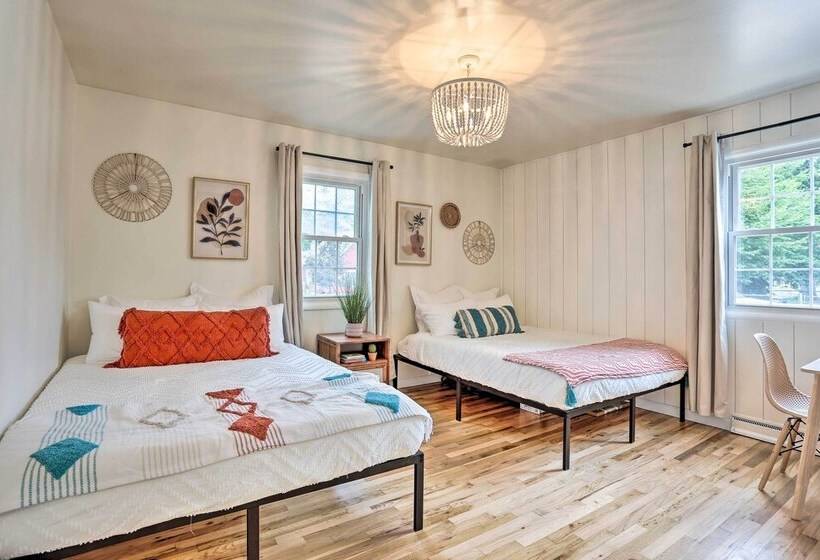 Contemporary Boise House W/ Large Backyard!