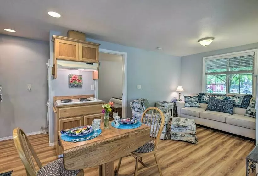 Cozy Cottage On Flower Farm W/ Baker Creek Views!