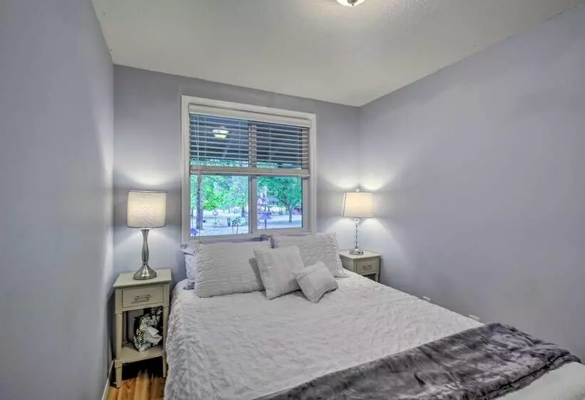 Cozy Cottage On Flower Farm W/ Baker Creek Views!