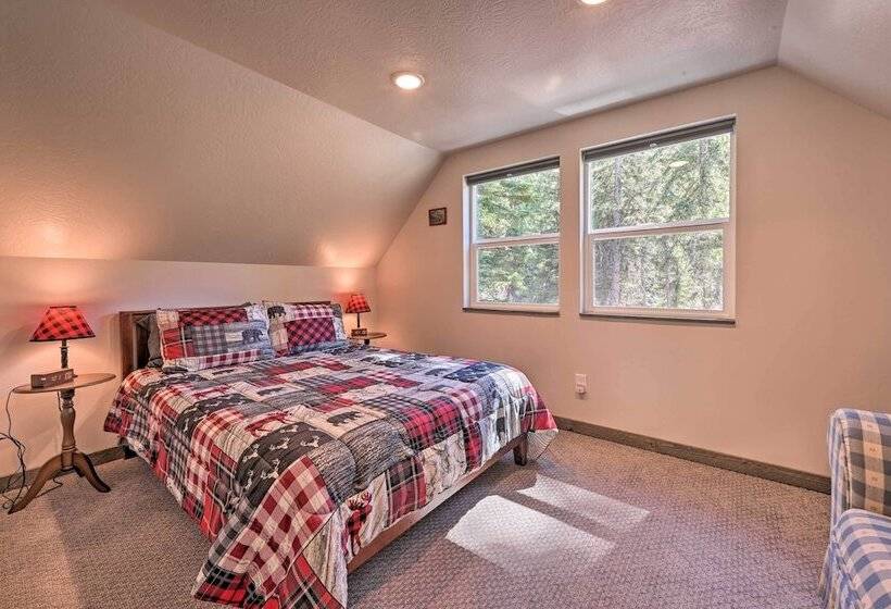 Darby Cabin In National Forest: Walk To River!