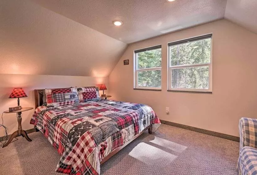 Darby Cabin In National Forest: Walk To River!