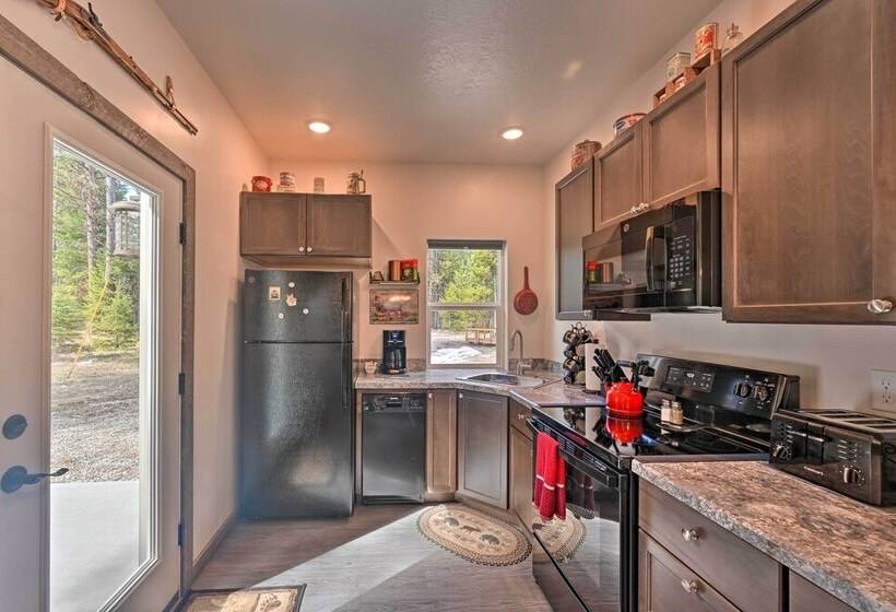 Darby Cabin In National Forest: Walk To River!