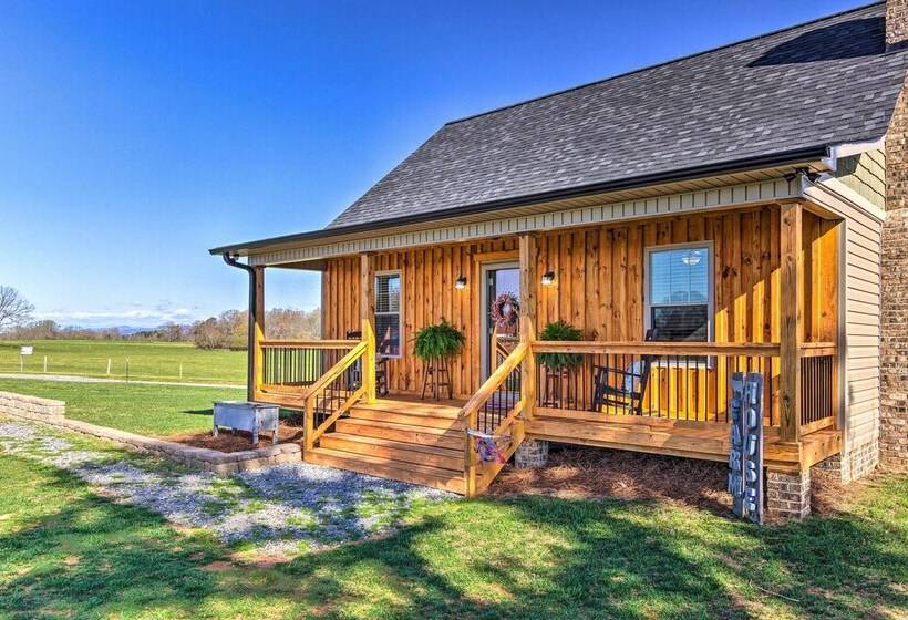 Lawndale Farmhouse W/ Fire Pit, Countryside Views!