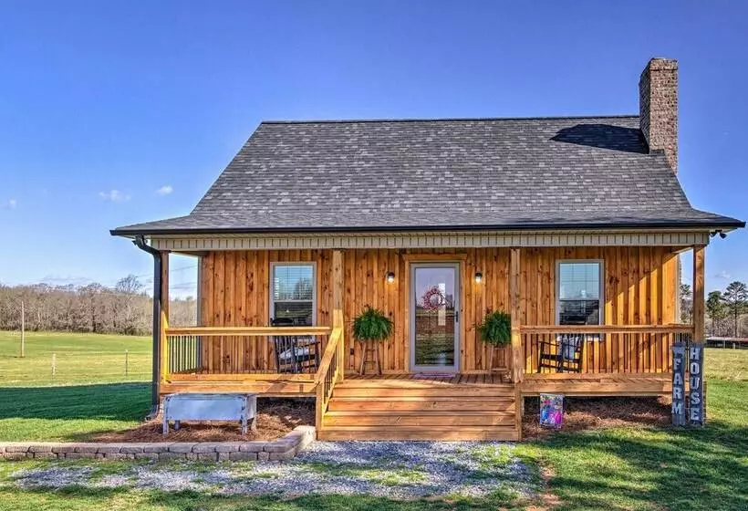 Lawndale Farmhouse W/ Fire Pit, Countryside Views!