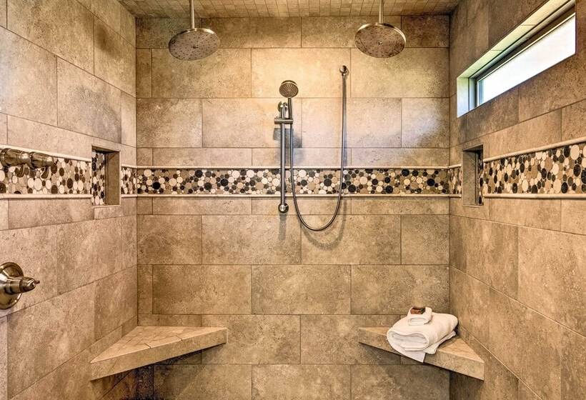 Lawndale Farmhouse W/ Fire Pit, Countryside Views!