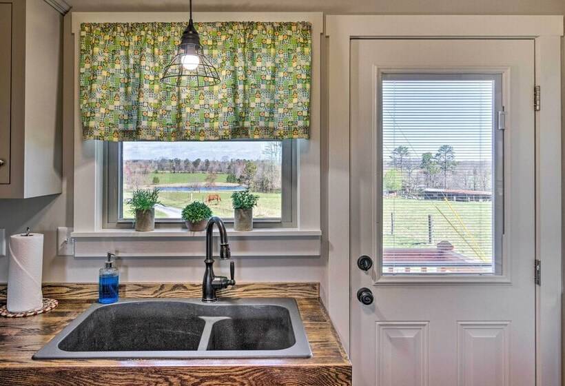 Lawndale Farmhouse W/ Fire Pit, Countryside Views!