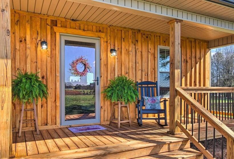 Lawndale Farmhouse W/ Fire Pit, Countryside Views!