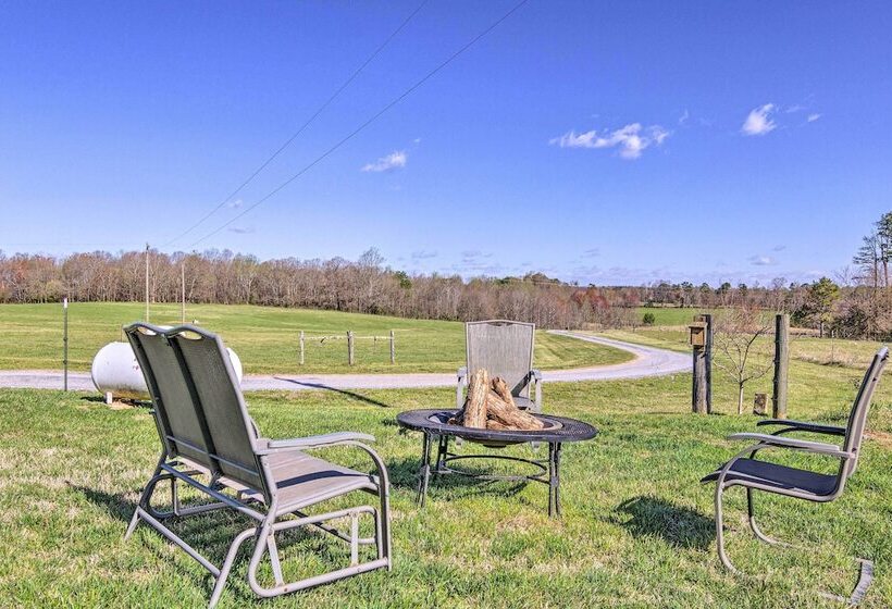 Lawndale Farmhouse W/ Fire Pit, Countryside Views!