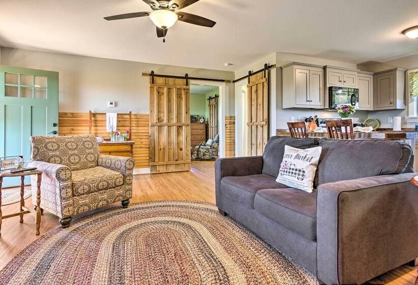 Lawndale Farmhouse W/ Fire Pit, Countryside Views!