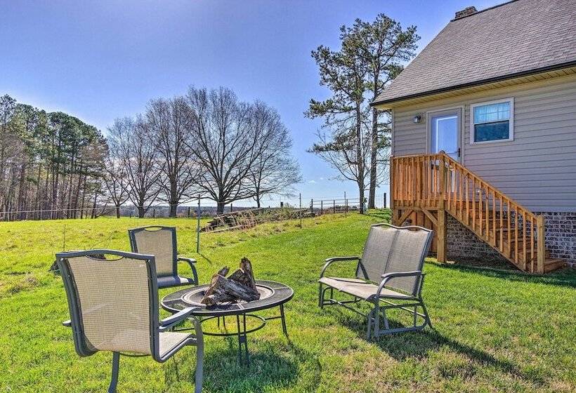 Lawndale Farmhouse W/ Fire Pit, Countryside Views!