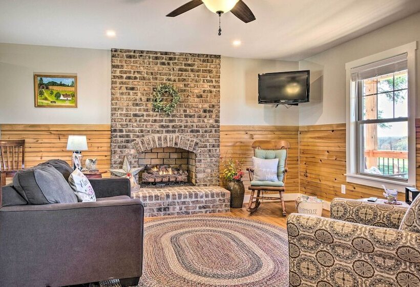 Lawndale Farmhouse W/ Fire Pit, Countryside Views!